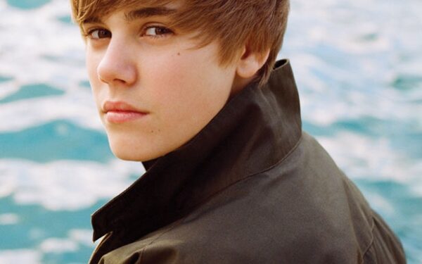 Atlikėjas Bieberis kopijuoja mirusio reperio stilių (Foto)