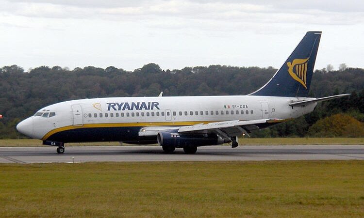 „Ryanair“ žada skrydžių metu rodyti pornofilmus
