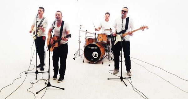 Naujame „Biplan“ klipe muzikantai filmavosi po vandeniu