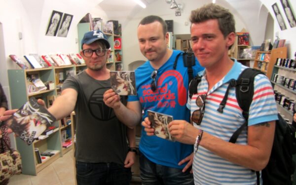 „Biplan“ albumu „Braškės“ internete prekiaujama nelegaliai