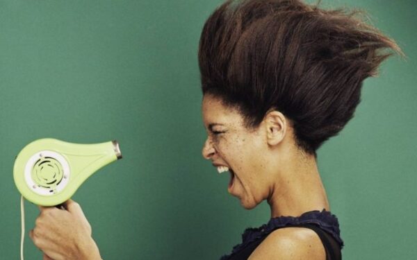 10 vertingų patarimų, kaip padėti sausiems plaukams