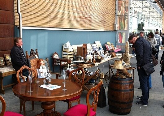 Blusų turguje įsigyti galima net ir antikvarinį pianiną