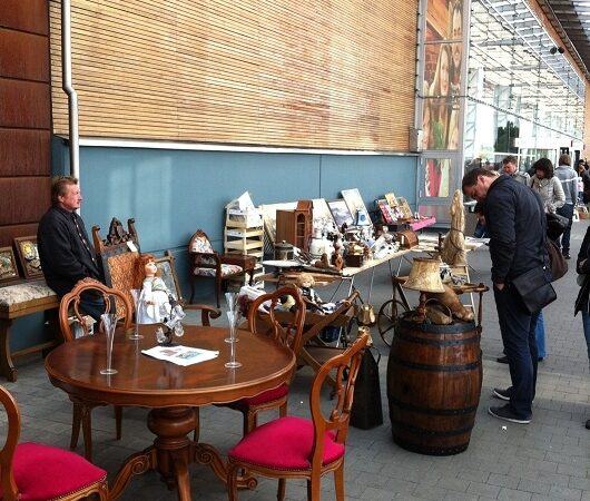 Blusų turguje įsigyti galima net ir antikvarinį pianiną