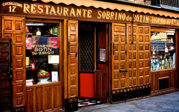 Seniausias pasaulio restoranas, kur indus plovė žymusis F. Goja (Foto, video)