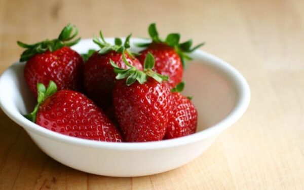 Tinkamiausių vaisių veido kaukėms dešimtukas