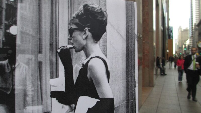 Tada ir šiandien: taikliai atkurtos žymių filmų scenos (foto)