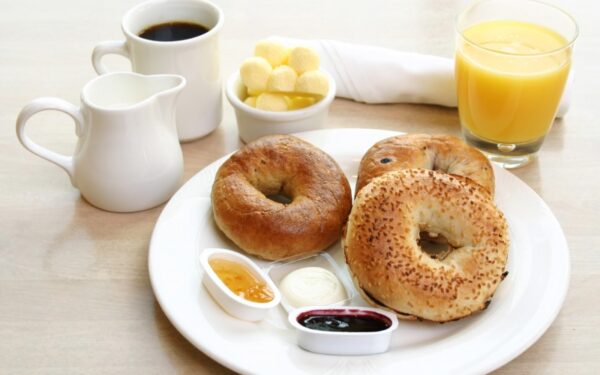 Kad diena būtų žvali: 7 patarimai pusryčiaujantiems