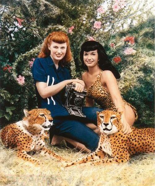 „Pin up“ fotografija ir moteriški burtai (Foto)