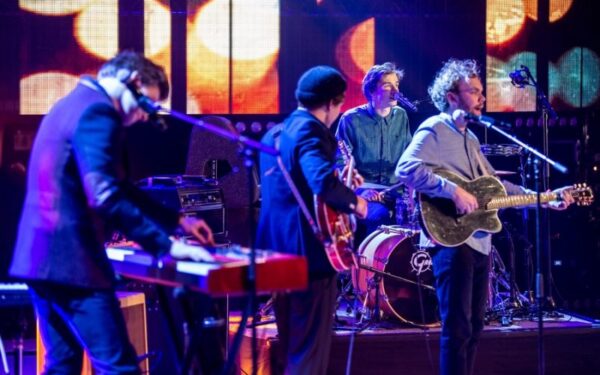 Po pergalės Europoje „Carnival Youth“ atvyksta koncertuoti į Lietuvą (video)