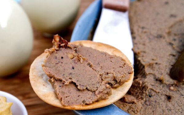 Tepamas vištienos kepenėlių paštetas su brendžiu