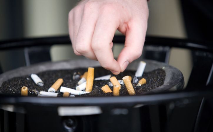 Britus sieks atpratinti rūkyti neišvaizdžiais cigarečių pakeliais