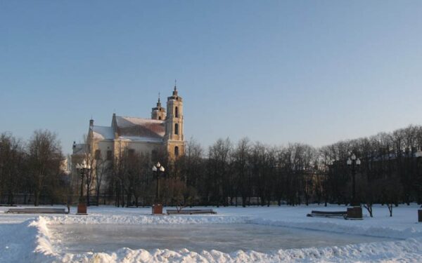 Lukiškių aikštėje veikia nemokama ledo čiuožykla
