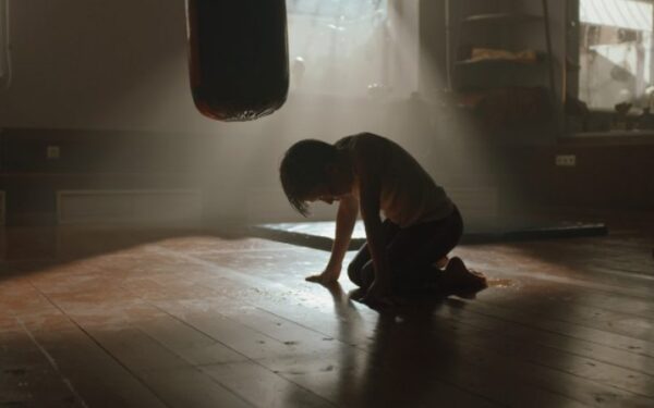 „Colours of Bubbles“ pristato naują dainą ir išlaiko intrigą (video)