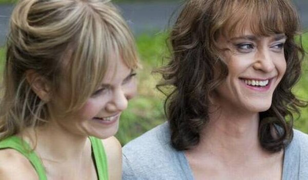 Kino pusryčiuose – švediškas pasakojimas apie socialinius lyčių vaidmenis ir išbadėjusią žiniasklaidą (video)