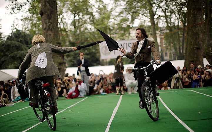 Olimpiada, kurioje džentelmenams leidžiama viešai grabalioti damas (Foto)