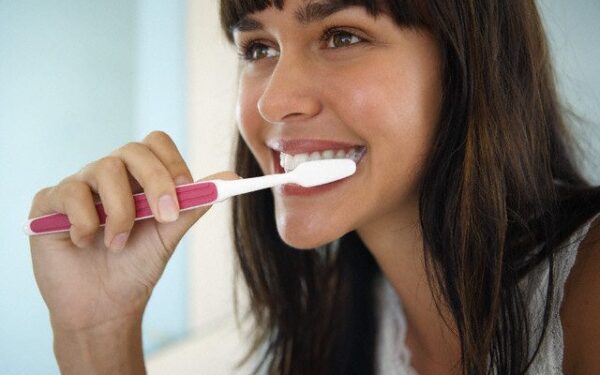 Dantų šepetėlių gausybė: kaip išsirinkti geriausią?