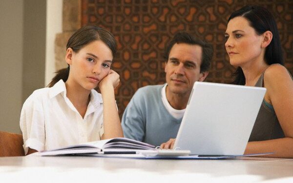 Ką daryti, kai „Facebook“ draugai tampa priešais?