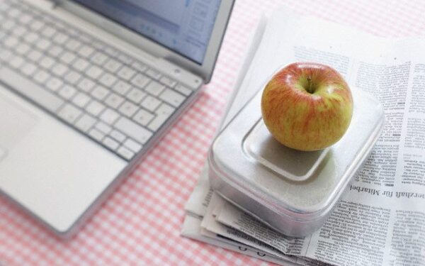 Užkandžiai darbe: ką valgyti, o ką geriau mesti į šiukšliadėžę?