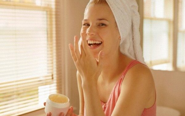 Šios vasaros makiažas: natūralus veržlumas, kvepiantis uogomis