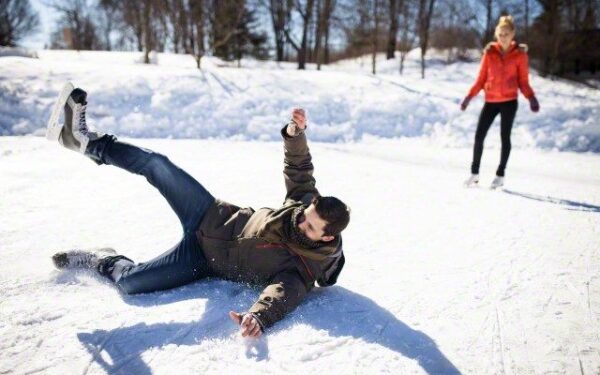 Būkite atsargūs – žiemos pavojai tęsiasi