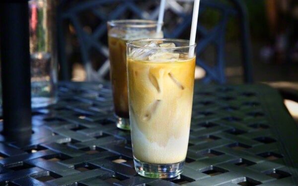 Šaltos kavos gėrimų receptai – karščiausioms vasaros dienoms