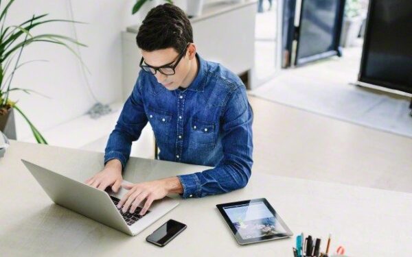 Tyrimas: piratauti internete linkę jauni, išsilavinę, aukštesnių pajamų miestiečiai