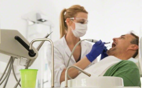 Ką daryti išsimušus dantį?