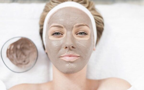 4 priežastys žiemą dažniau pasilepinti veido kauke