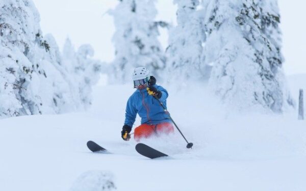 Slidinėjimas: kaip išsirinkti aprangą, šalmą ir akinius?