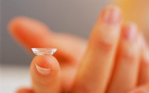 Ką svarbu žinoti apie kontaktinių lęšių naudojimą vasarą?