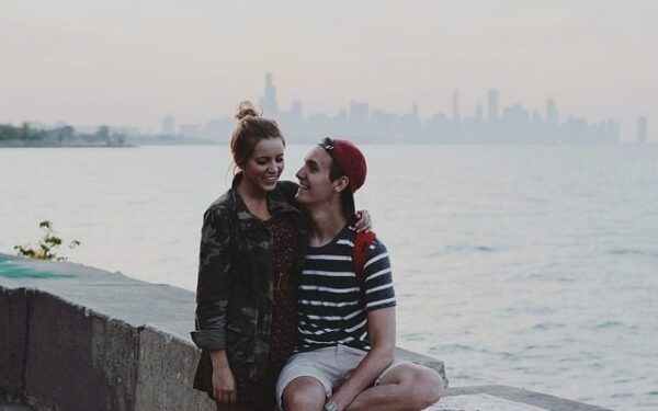 Apie vaikiną spręsk pagal pasimatymą