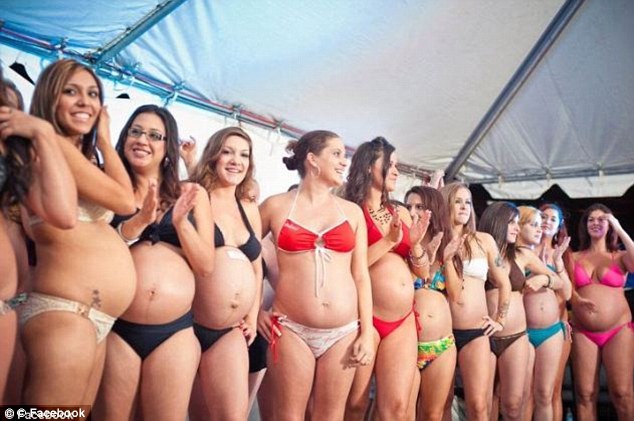 Iššūkis grožio kultui: įvyko besilaukiančių moterų bikini konkursas (foto)