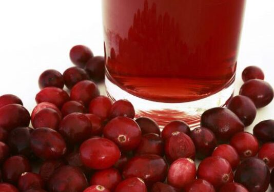 Žiemiškas spanguolių vynas su vaisiais