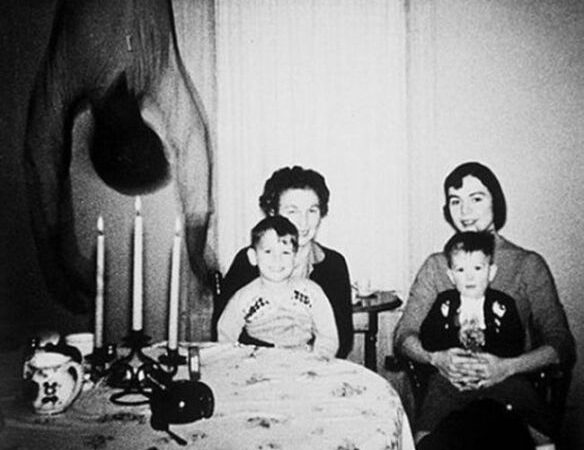 Mistiškos nuotraukos, kurios neturi paaiškinimo (foto)