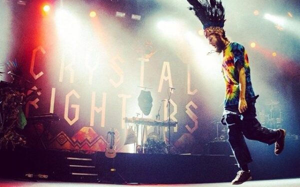 „Crystal Fighters“ po didelių sukrėtimų pagaliau šiandien nusileidžia Vilniuje