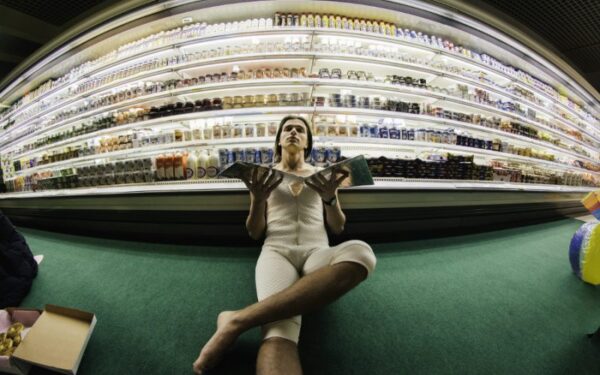 Metų albumą išleidę „Carnival Youth“ pristato vaizdo klipą (video)