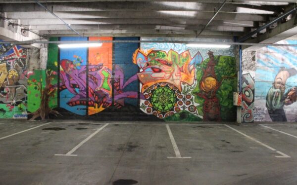 Dailės mokytojo M. Tikniaus pamokose – grafičių piešimas