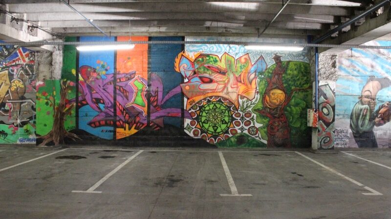 Dailės mokytojo M. Tikniaus pamokose – grafičių piešimas