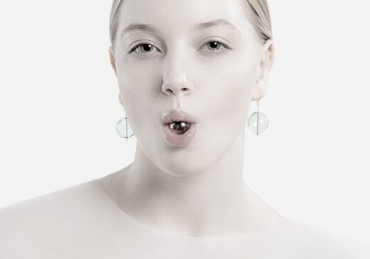 Dizainerė Laura Dailidėnienė savo kūrybos gerbėjams pristatė originalius papuošalus (foto)