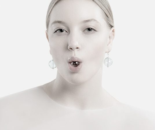 Dizainerė Laura Dailidėnienė savo kūrybos gerbėjams pristatė originalius papuošalus (foto)