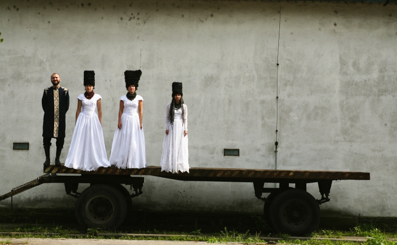 „Mėnuo Juodaragyje“ – garsieji „Dakha Brakha“ ir kt. muzikiniai kerėjimai