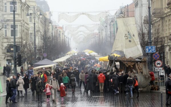 Kaziuko mugės pirkėjai išmoko derėtis, prekeiviai laukia saulės (Foto)