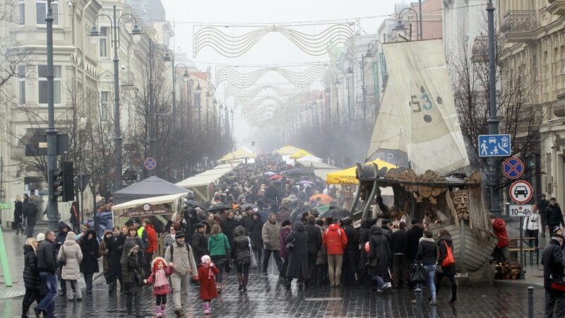 Kaziuko mugės pirkėjai išmoko derėtis, prekeiviai laukia saulės (Foto)