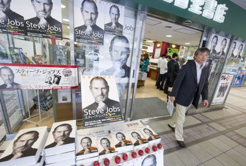 Internetinėje prekyboje pasirodė oficiali S.Jobso biografija
