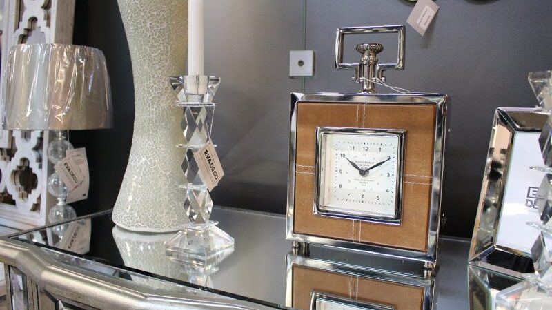 Namų dekoravimo tendencijos: veidrodžiai, minimalizmas ir natūralios medžiagos