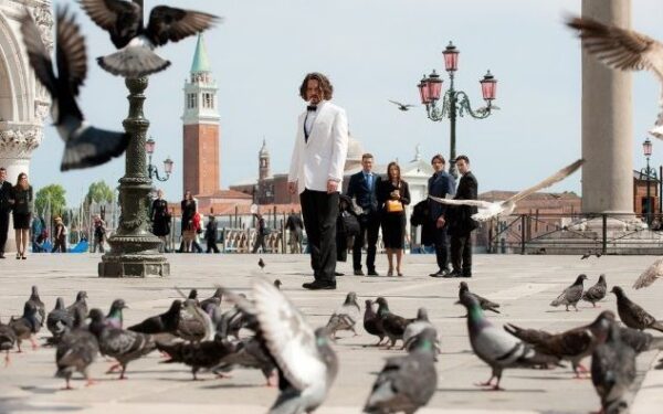 Su J. Deppu į kino ekranus atėjo elektroninių cigarečių era