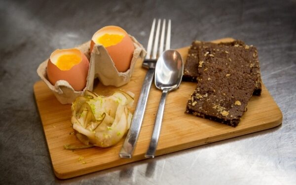 Patiekalas-staigmena: studentų deserto „Elitiniai pusryčiai“ receptas