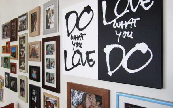 Talentų banke – Daliaus Regelskio citatų diptikai interjere