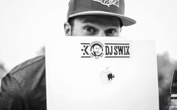 „Penktadienio DJ“: delikatesais vaišina DJ Swix