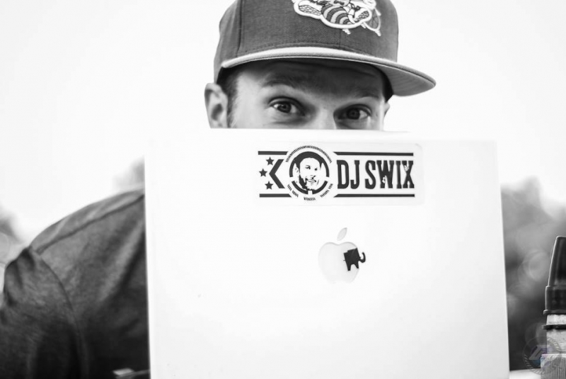 „Penktadienio DJ“: delikatesais vaišina DJ Swix